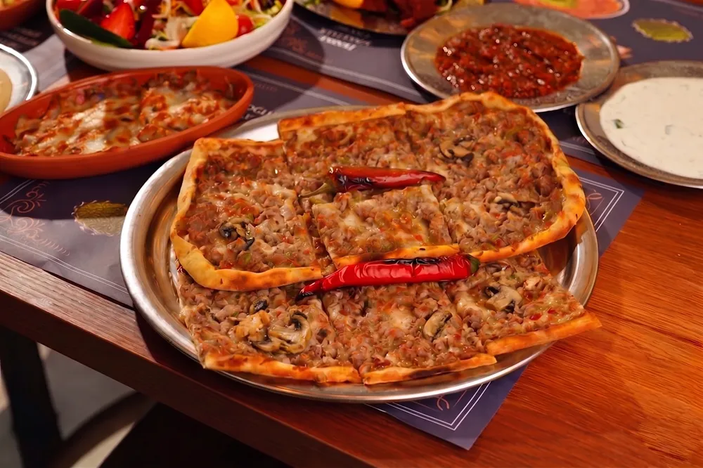 Mantarlı Kaşarlı Pide